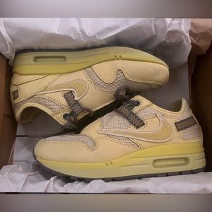 Travis Scott x Air Max 1 Saturn Gold shoes / 5.5 men